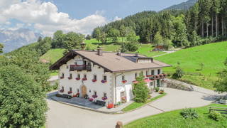 Oberdeutinghof aus Saalfelden am Steinernen Meer