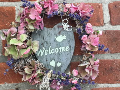 Ferienhof Kluvetasch - Blumenkränze werden gerne gebunden