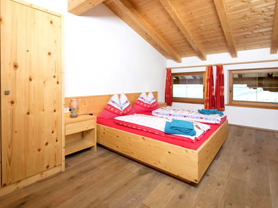 Schlafzimmer mit Doppelbett