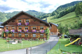 Kinderbauernhof Felder aus Schoppernau