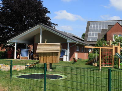 Spielplatz mit Gemeinschftsraum