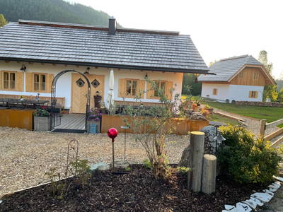 Dorfschenke und Ferienhaus