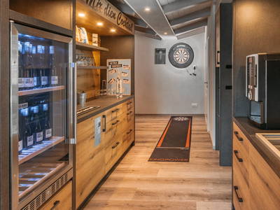 Wein, Cocktails, Chips, Eis, Kaffee, Limo, Saftschorle, Bier, dass alles gibt es hier