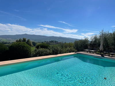 Fantastischer Weitblick am Schwimmbad