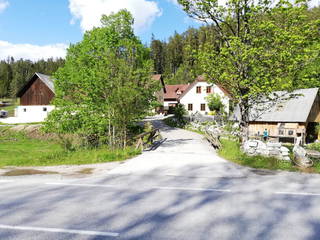 Nazbauerhof aus Rohr im Gebirge