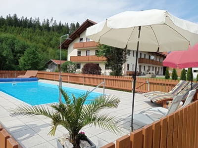 beheizter Pool 28 Grad