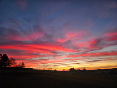 Idyllischer Sonnenuntergang im Dezember 