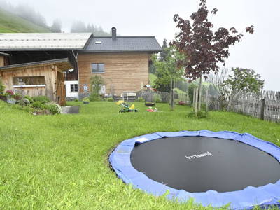 Garten mit Trampolin