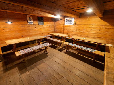 uriger Troadkasten zum Feiern