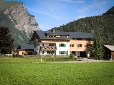 Bild 2 aus  Haus Bergquell mit Pferdestall