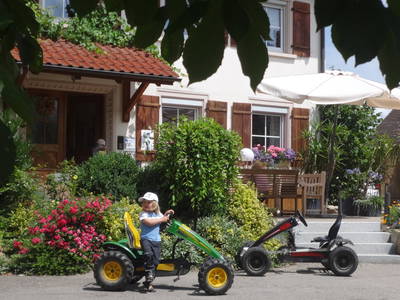 Mit robusten Berg-Cars auf Rundkurs ums Ferienhaus