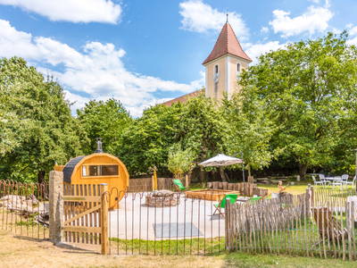 Übersicht Sauna mit Sandspielplatz