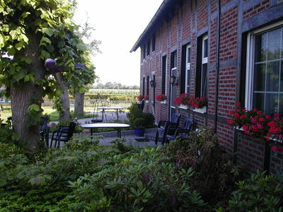 Terassen der Ferienwohnungen  Diele und Bauernstübchen