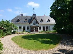 Herrenhaus von vorne.