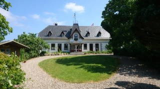 Ferienhof Wick                ( an der Ostsee, mit eigenen Weg zum Strand.) - Herrenhaus von vorne.