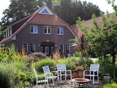 Bild 2 aus  Hof Suhrkamp