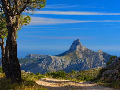 Die Costa Blanca ist landschaftlich beeindruckend und ein fantastisches Wander-, Rad- und Klettergebiet