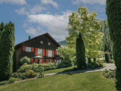 Bild 2 aus  Mika Hof 360m² Freiraum im Alleinlage mit Terrasse und Bergblick