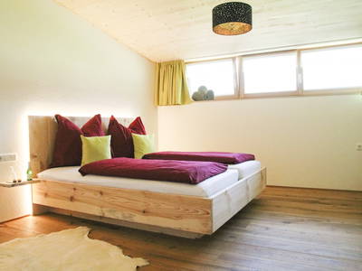 Bild 7 aus  Haus Bergquell mit Pferdestall