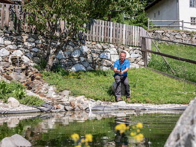 Bauer Ossi beim fischen