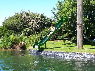 Rutsche ins kühle Nass