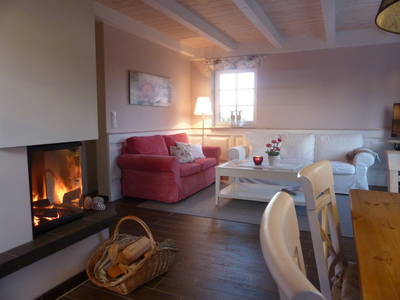 Urlaubsstimmung am Kamin. Hier: im Haus Haubentaucher