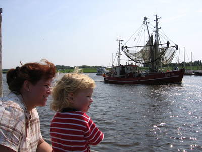 Das urige Fischerdorf Greetsiel liegt nur 10km entfernt