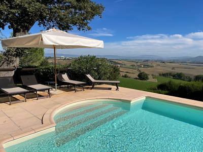 Das frisch renovierte Salzwasser-Schwimmbad