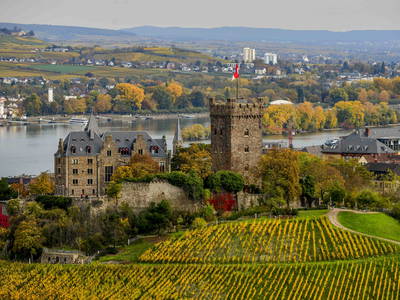 Burg Klopp mit Blick auf die rechte Rheinseite - Quelle: Stadt Bingen, Foto Torsten Siltz