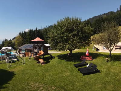 Spielplatz & Liegewiese