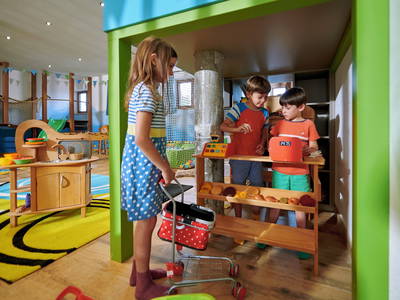 Bei schlechtem Wetter ab in die Spielscheune