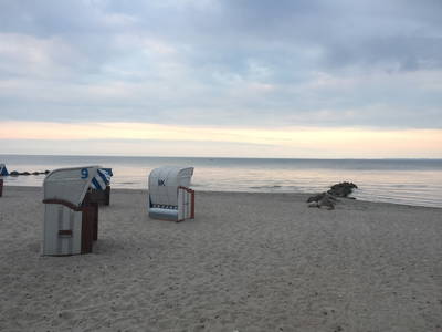 Urlaub mit Strandkorb, Wasser und Weite - Abenddämmerung!