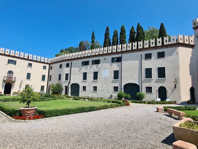Bild 2 aus  Appartement in antikem Schloss in Lazise