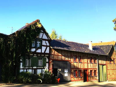 Bauershof zur Straßenseite