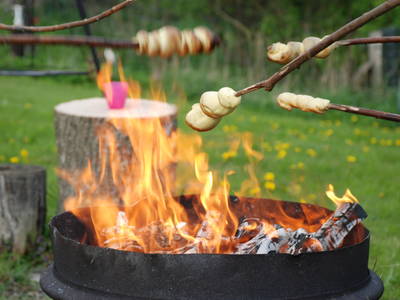 Stockbrot am Lagerfeuer