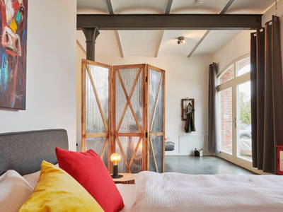 Privatraum "Blök" mit 160er Boxspringbett, Sofa und Miniküche