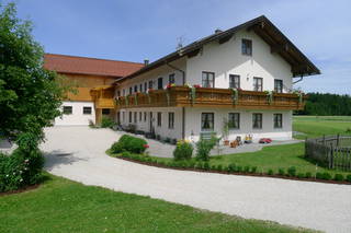 Kaiserhof am See aus Obing