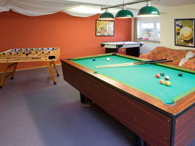 Im Billardkeller sorgen Billardtisch, Tischkicker und Airhockey für spannende Unterhaltung