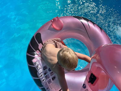 Badespaß im Pool