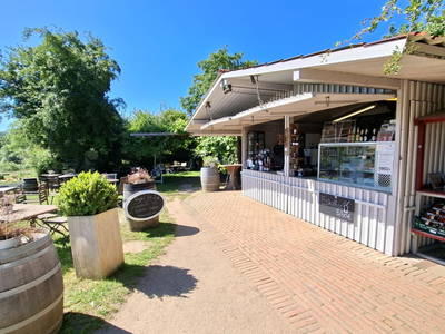 Herzlich Willkommen in unserem idyllischen Feldcafé