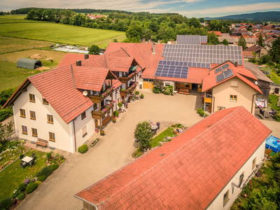 Der Simmernhof von oben, unser Hofgrundstück umfasst 6.000 m²