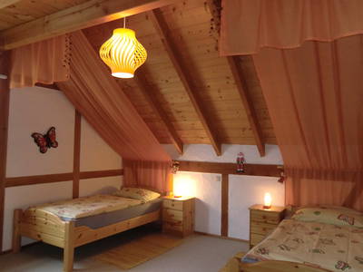 Schlafraum "Schmetterling", Luftbett zustellbar, im OG