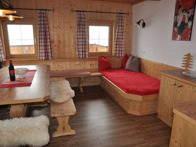 Stube mit Eckbank und Diwan ( Liege) SAT-TV, Spiele, Bücher;