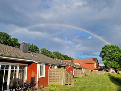 Schwedenhäuser unterm Regenbogen