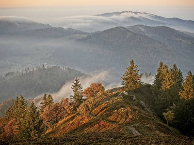 Sonneaufgang auf dem Belchen im Oktober