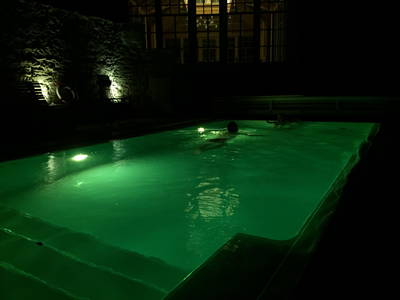 Pool bei Nacht