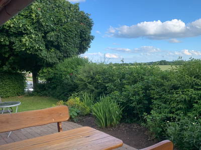 Terrasse mit Blick über die Felder