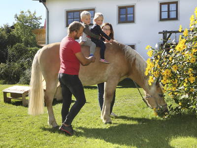 Unser Alex mit Kindern