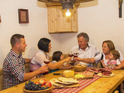 Bild 8 aus  WEINGUT & APARTMENTS WEI TGRUBER    CIN:  IT021051B4HVROK894