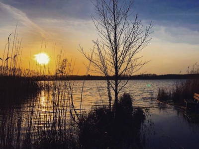 Traumhafte Sonnenuntergänge am See